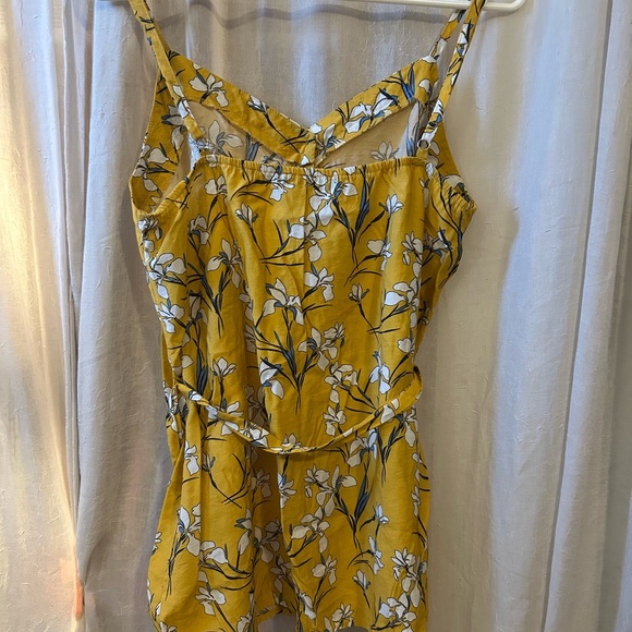 Doe & Rae Yellow Floral Button-Front Cami - Picture 3 of 6
